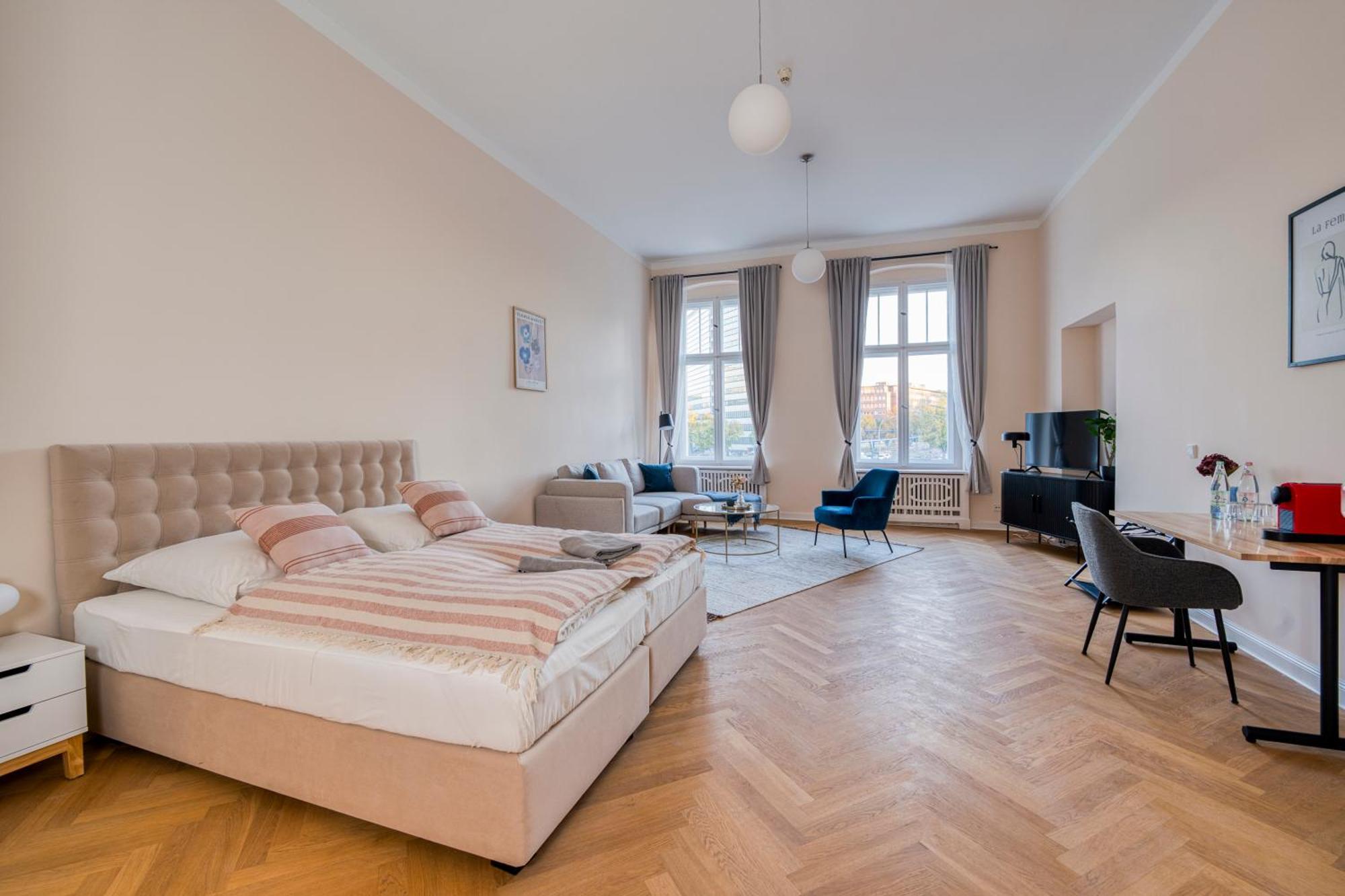 Jomi - Privates Beim Ku'damm * Berlin